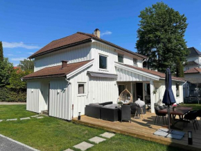Fully Furnished 2 Bedroom Apartment